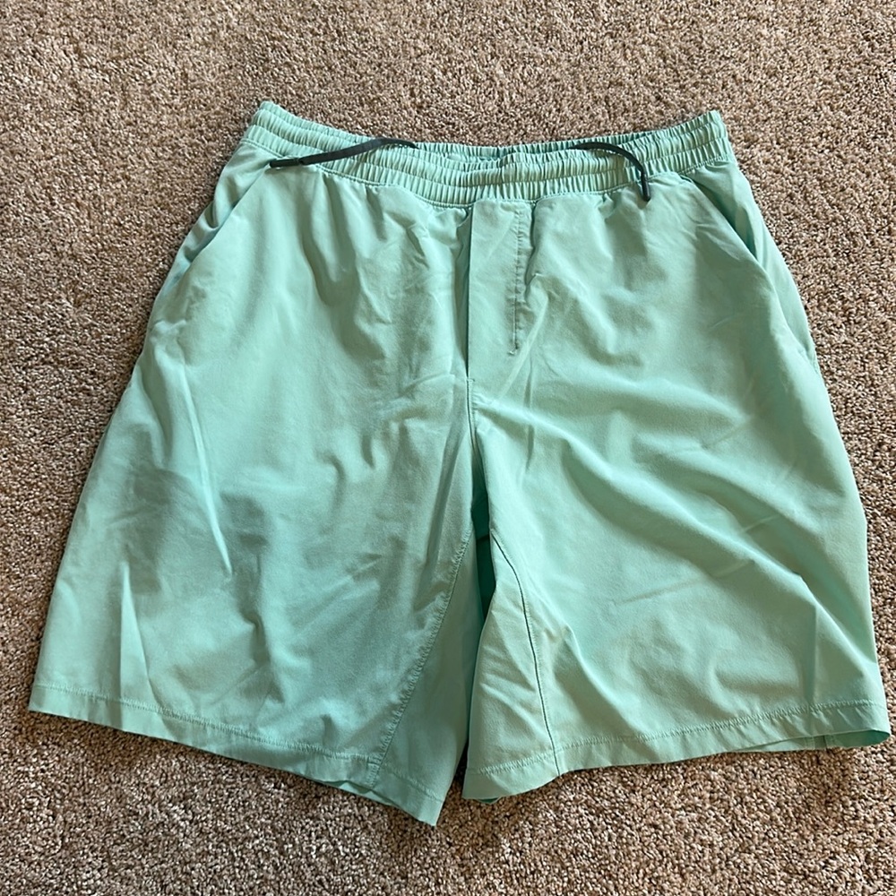 EUC Lululemon Men Pacer Lined Size L, 7”